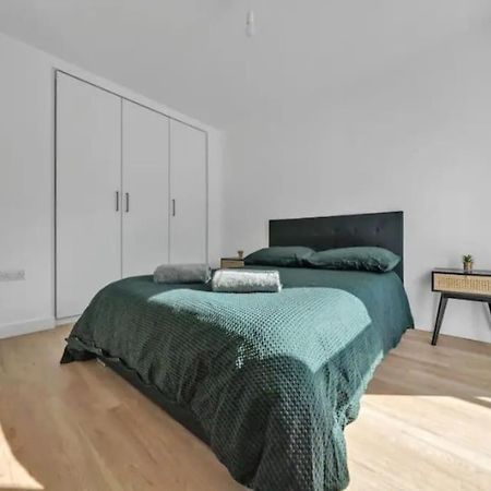דירות לונדון Deluxe 1 Bed In Colindale Wembley With Freewifitv מראה חיצוני תמונה