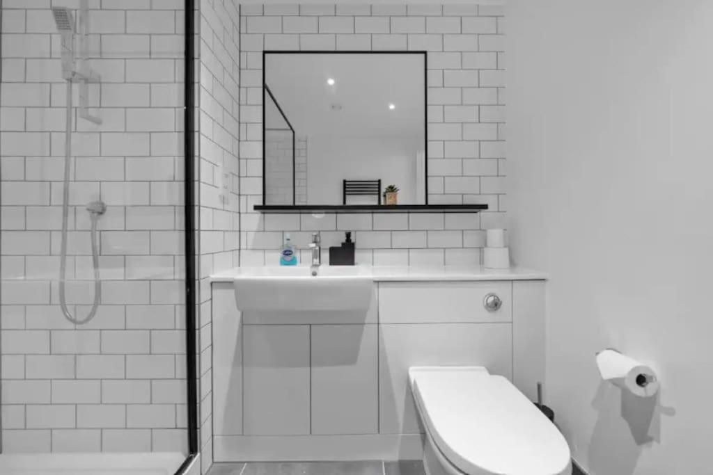 דירות לונדון Deluxe 1 Bed In Colindale Wembley With Freewifitv מראה חיצוני תמונה