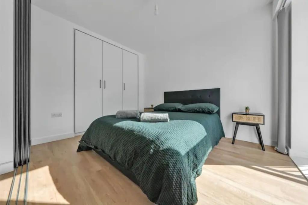דירות לונדון Deluxe 1 Bed In Colindale Wembley With Freewifitv מראה חיצוני תמונה
