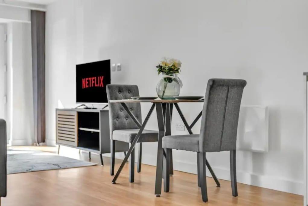 דירות לונדון Deluxe 1 Bed In Colindale Wembley With Freewifitv מראה חיצוני תמונה